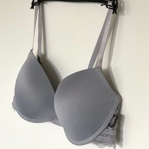 ✅SOLD✅ Vince Camuto silver grey bra 36C